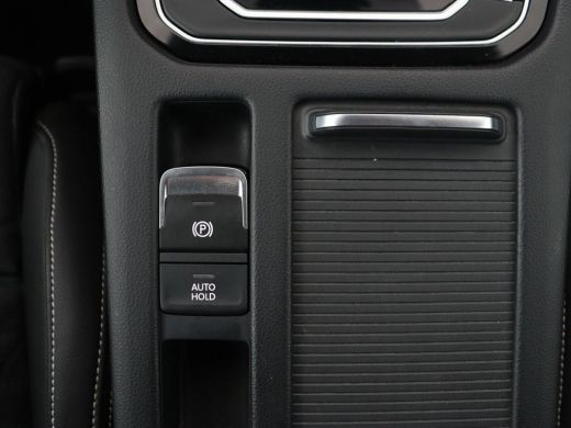 Volkswagen Passat 2.0 TSI R Line | 190pk | Trekhaak | Leder/Alcantara | Stoelverwarming | Camera | Matrix LED | Ada... ActivLease financial lease