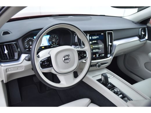 Volvo  V60 2.0 B3 Business Pro | Trekhaak | 4x Nieuwe All Seasons | Fusion Red / Blond Leather | Intellisafe... ActivLease financial lease