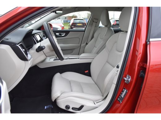 Volvo  V60 2.0 B3 Business Pro | Trekhaak | 4x Nieuwe All Seasons | Fusion Red / Blond Leather | Intellisafe... ActivLease financial lease