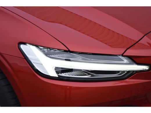 Volvo  V60 2.0 B3 Business Pro | Trekhaak | 4x Nieuwe All Seasons | Fusion Red / Blond Leather | Intellisafe... ActivLease financial lease