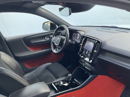 Volvo  XC40 1.5 T5 262pk Recharge R-Design 360&deg; HK Pano Trekhaak Stoel/Stuurverw. PHEV ActivLease financial lease