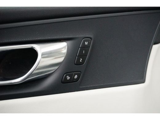 Volvo  XC60 2.0 T6 Plug-in hybrid AWD Plus Dark | Panoramadak | Stoel- & stuurverwarming | Keyless | 20" | Ca... ActivLease financial lease