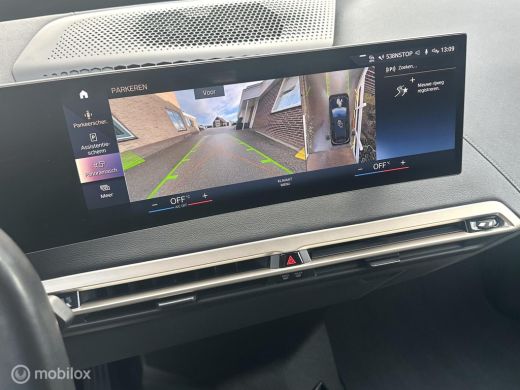 BMW iX xDrive40 SPORT 77 kWh 360 CAMERA HARMAN KARDON HEAD UP DISPLAY SFEERVERLICHTING TREKHAAK!! ActivLease financial lease