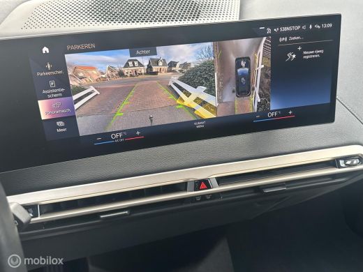 BMW iX xDrive40 SPORT 77 kWh 360 CAMERA HARMAN KARDON HEAD UP DISPLAY SFEERVERLICHTING TREKHAAK!! ActivLease financial lease