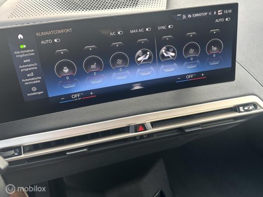 BMW iX xDrive40 SPORT 77 kWh 360 CAMERA HARMAN KARDON HEAD UP DISPLAY SFEERVERLICHTING TREKHAAK!! ActivLease financial lease