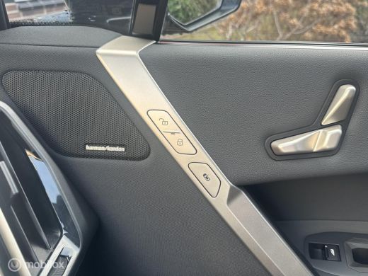 BMW iX xDrive40 SPORT 77 kWh 360 CAMERA HARMAN KARDON HEAD UP DISPLAY SFEERVERLICHTING TREKHAAK!! ActivLease financial lease