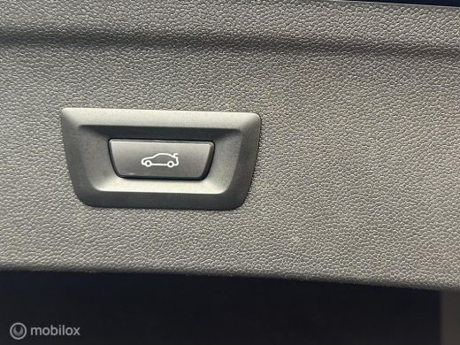 BMW iX xDrive40 SPORT 77 kWh 360 CAMERA HARMAN KARDON HEAD UP DISPLAY SFEERVERLICHTING TREKHAAK!! ActivLease financial lease