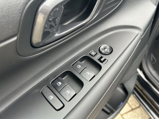 Hyundai i20 1.0 T-GDI Premium | Stoelverwarming | Stuurwielverwarming | Achteruitrijcamera | Climate Control ... ActivLease financial lease