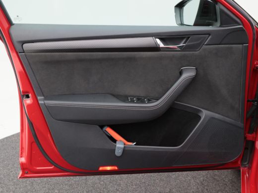 Skoda Superb Combi 1.5 TSi 150 Pk Automaat Sportline Business | Panoramadak | Trekhaak | Virtual Cockpit | Ada... ActivLease financial lease