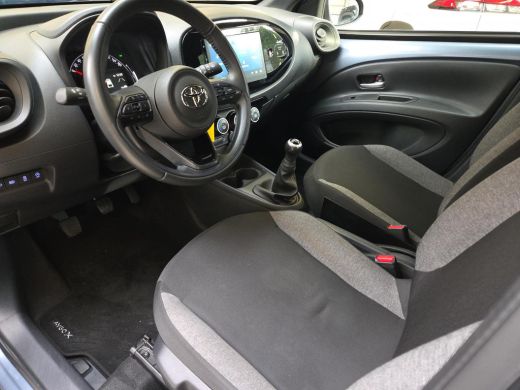 Toyota Aygo 1.0 VVT-i MT Play | Apple CarPlay / Android Auto | Adaptive Cruise | Rijklaarprijs incl. garantie | ActivLease financial lease