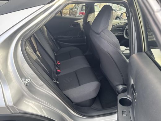 Toyota C-HR 2.0 Plug-in Hybrid 220 First Edition | 06-10141018 Voor meer informatie ActivLease financial lease