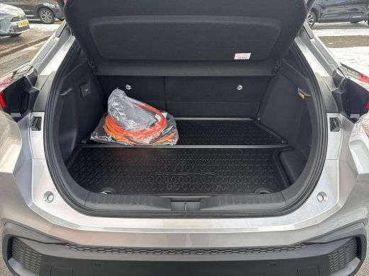 Toyota C-HR 2.0 Plug-in Hybrid 220 First Edition | 06-10141018 Voor meer informatie ActivLease financial lease