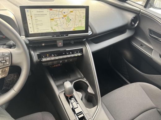 Toyota C-HR 2.0 Plug-in Hybrid 220 First Edition | 06-10141018 Voor meer informatie ActivLease financial lease