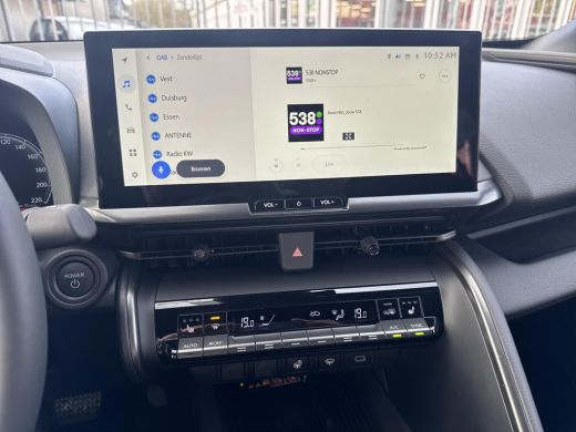 Toyota C-HR 2.0 Plug-in Hybrid 220 First Edition | 06-10141018 Voor meer informatie ActivLease financial lease