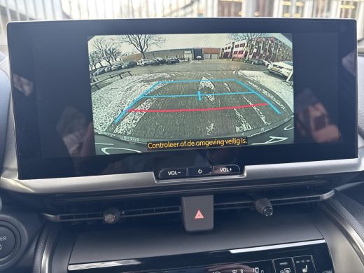 Toyota C-HR 2.0 Plug-in Hybrid 220 First Edition | 06-10141018 Voor meer informatie ActivLease financial lease