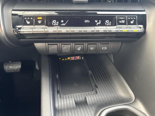 Toyota C-HR 2.0 Plug-in Hybrid 220 First Edition | 06-10141018 Voor meer informatie ActivLease financial lease