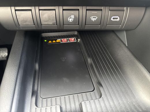 Toyota C-HR 2.0 Plug-in Hybrid 220 First Edition | 06-10141018 Voor meer informatie ActivLease financial lease