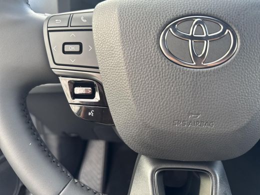 Toyota C-HR 2.0 Plug-in Hybrid 220 First Edition | 06-10141018 Voor meer informatie ActivLease financial lease