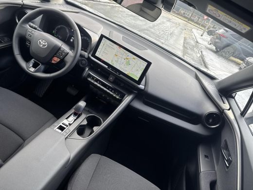 Toyota C-HR 2.0 Plug-in Hybrid 220 First Edition | 06-10141018 Voor meer informatie ActivLease financial lease