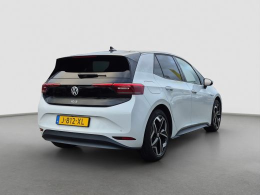 Volkswagen ID.3 First Plus 58 kWh Trekhaak | Matrix LED | Camera | Stuur+Stoelverwarming | ActivLease financial lease