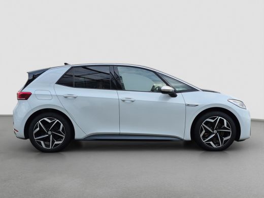 Volkswagen ID.3 First Plus 58 kWh Trekhaak | Matrix LED | Camera | Stuur+Stoelverwarming | ActivLease financial lease