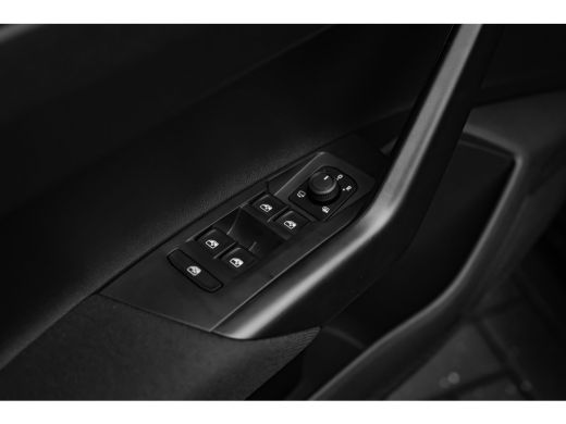 Volkswagen Polo Life Edition | Afneembare en afsluitbare trekhaak | Airconditioning automatisch (Climatronic), 2-... ActivLease financial lease