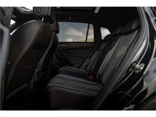 Volkswagen Tiguan 1.4 TSI 245pk eHybrid R-Line | Panoramadak | Trekhaak | Apple Carplay | l SOH 94% l Panoramadak l... ActivLease financial lease