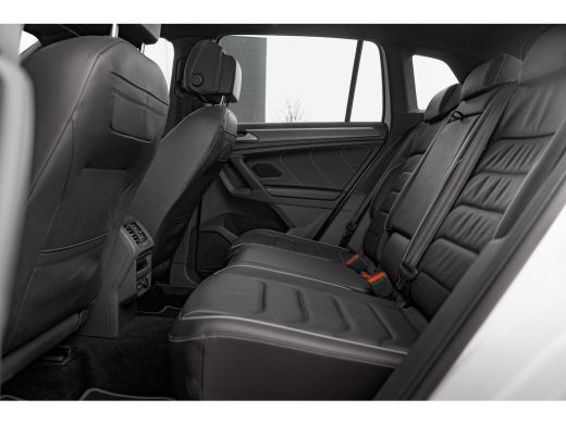 Volkswagen Tiguan 1.4 TSI eHybrid 245pk R-Line | Panoramadak | Trekhaak | Stoelen Elektrisch met Geheugen | Head-Up... ActivLease financial lease