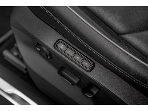 Volkswagen Tiguan 1.4 TSI eHybrid 245pk R-Line | Panoramadak | Trekhaak | Stoelen Elektrisch met Geheugen | Head-Up... ActivLease financial lease