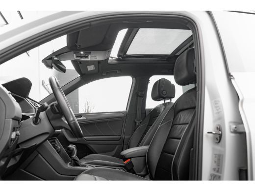 Volkswagen Tiguan 1.4 TSI eHybrid 245pk R-Line | Panoramadak | Trekhaak | Stoelen Elektrisch met Geheugen | Head-Up... ActivLease financial lease