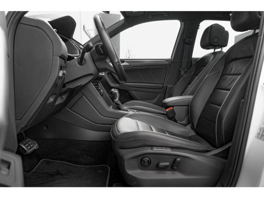 Volkswagen Tiguan 1.4 TSI eHybrid 245pk R-Line | Panoramadak | Trekhaak | Stoelen Elektrisch met Geheugen | Head-Up... ActivLease financial lease