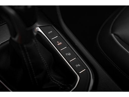 Volkswagen Tiguan 1.4 TSI eHybrid 245pk R-Line | Panoramadak | Trekhaak | Stoelen Elektrisch met Geheugen | Head-Up... ActivLease financial lease