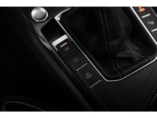 Volkswagen Tiguan 1.4 TSI eHybrid 245pk R-Line | Panoramadak | Trekhaak | Stoelen Elektrisch met Geheugen | Head-Up... ActivLease financial lease