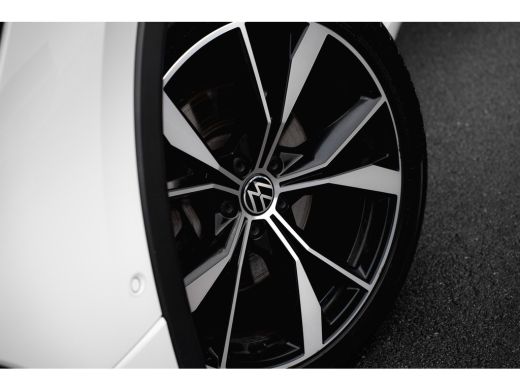 Volkswagen Tiguan 1.4 TSI eHybrid 245pk R-Line | Panoramadak | Trekhaak | Stoelen Elektrisch met Geheugen | Head-Up... ActivLease financial lease