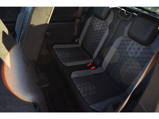 Volkswagen Tiguan Allspace 1.5 TSI 150PK R-Line Business+ 7P. | TREKHAAK | PANORAMADAK | 19 INCH | ELEKTR. A. KLEP | STUUR +... ActivLease financial lease