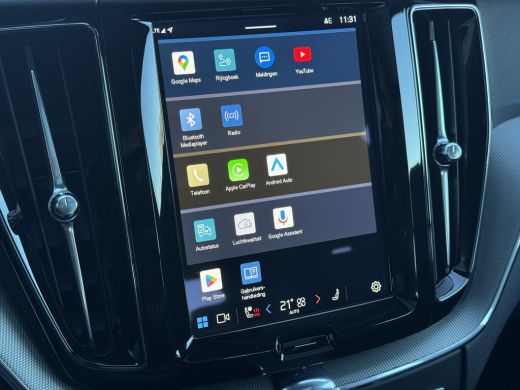 Volvo  XC60 2.0 T6 Plug-in hybrid AWD Plus Dark | Panoramadak | 360 Camera | Trekhaak | BLIS | ActivLease financial lease