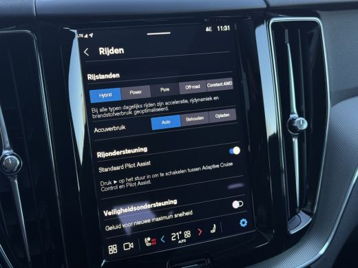 Volvo  XC60 2.0 T6 Plug-in hybrid AWD Plus Dark | Panoramadak | 360 Camera | Trekhaak | BLIS | ActivLease financial lease