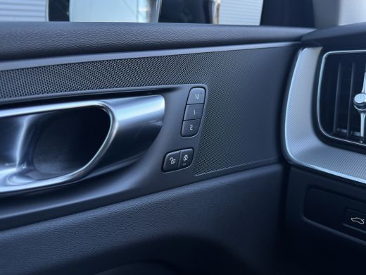 Volvo  XC60 2.0 T6 Plug-in hybrid AWD Plus Dark | Panoramadak | 360 Camera | Trekhaak | BLIS | ActivLease financial lease