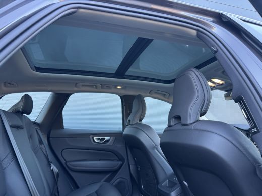 Volvo  XC60 2.0 T6 Plug-in hybrid AWD Plus Dark | Panoramadak | 360 Camera | Trekhaak | BLIS | ActivLease financial lease
