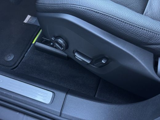 Volvo  XC60 2.0 T6 Plug-in hybrid AWD Plus Dark | Panoramadak | 360 Camera | Trekhaak | BLIS | ActivLease financial lease