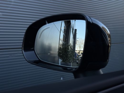 Volvo  XC60 2.0 T6 Plug-in hybrid AWD Plus Dark | Panoramadak | 360 Camera | Trekhaak | BLIS | ActivLease financial lease