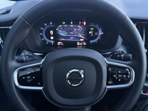 Volvo  XC60 2.0 T6 Plug-in hybrid AWD Plus Dark | Panoramadak | 360 Camera | Trekhaak | BLIS | ActivLease financial lease