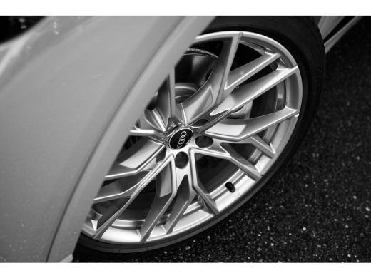 Audi Q4 e-tron S edition | Achterklep, automatisch bedienbaar | Achteruitrijcamera | Adaptive cruise control ActivLease financial lease