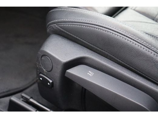 BMW 3 Serie Touring 330e High Executive Sport Line Automaat / Sportstoelen / LED / Live Cockpit Professional ... ActivLease financial lease