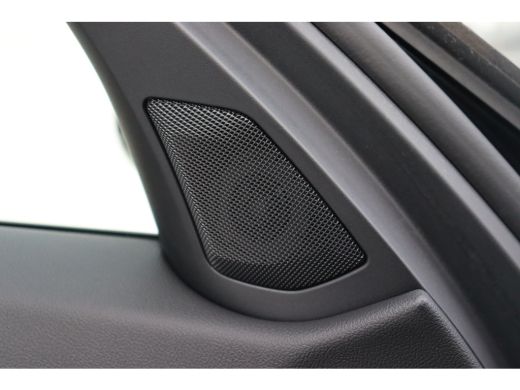 BMW 3 Serie Touring 330e High Executive Sport Line Automaat / Sportstoelen / LED / Live Cockpit Professional ... ActivLease financial lease