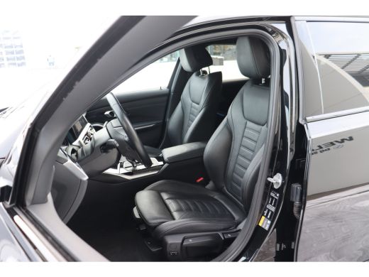 BMW 3 Serie Touring 330e High Executive Sport Line Automaat / Sportstoelen / LED / Live Cockpit Professional ... ActivLease financial lease