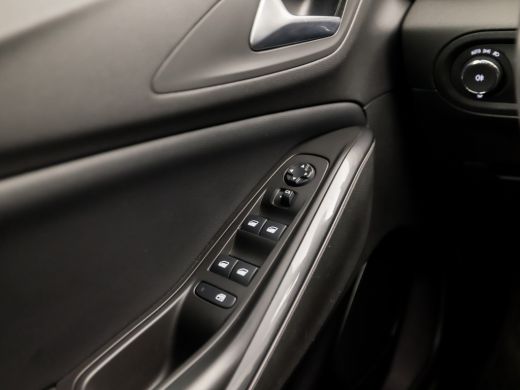 Opel Grandland X 1.2 Sportline (APPLE CARPLAY, CAMERA, DEALER ONDERHOUDEN, NAVIGATIE, CLIMATE, CRUISE, GETINT GLAS... ActivLease financial lease