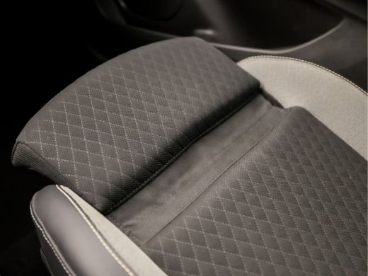 Opel Grandland X 1.2 Sportline (APPLE CARPLAY, CAMERA, DEALER ONDERHOUDEN, NAVIGATIE, CLIMATE, CRUISE, GETINT GLAS... ActivLease financial lease