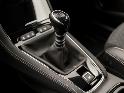 Opel Grandland X 1.2 Sportline (APPLE CARPLAY, CAMERA, DEALER ONDERHOUDEN, NAVIGATIE, CLIMATE, CRUISE, GETINT GLAS... ActivLease financial lease