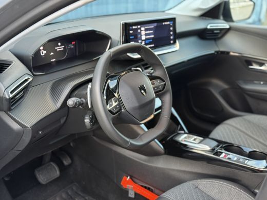 Peugeot 208 Hybrid 100 e-DCS6 Allure Cruise control adeptief met stop&go | Lichtmetalen velgen 16" | Apple ca... ActivLease financial lease